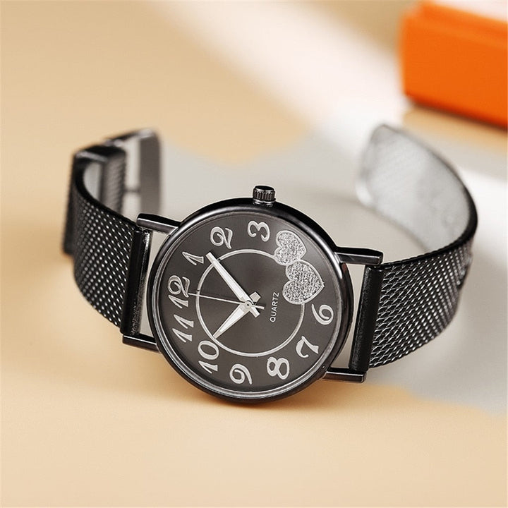 Minimalistische roségouden horloge met subtiele parel