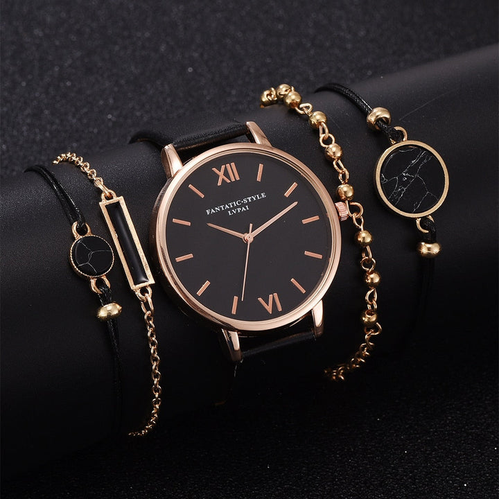 Elegante zilveren horloge met verfijnde schakelstructuur