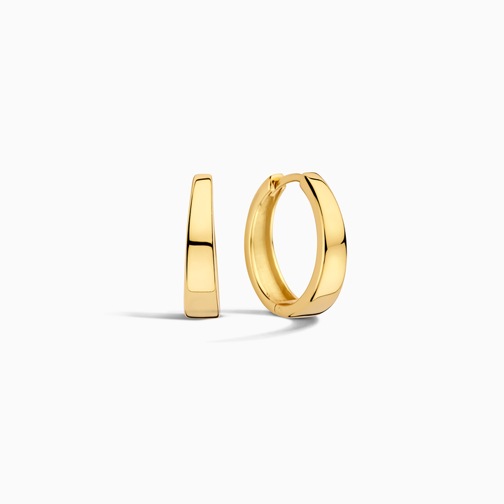 Elegante witgouden oorbellen met verfijnde rondingen