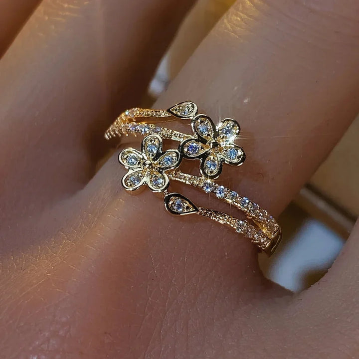 Subtiele gouden ring met heldere bloem