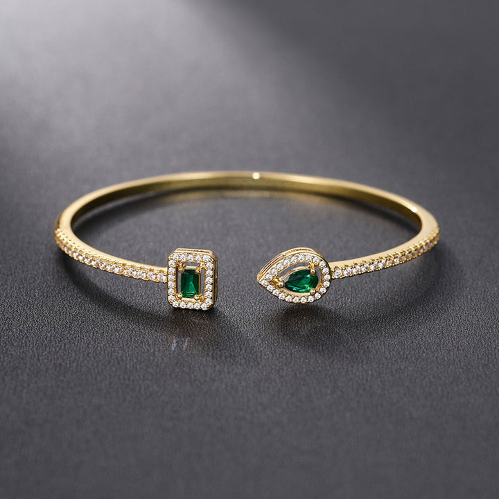 Elegante gouden armband met verfijnde details
