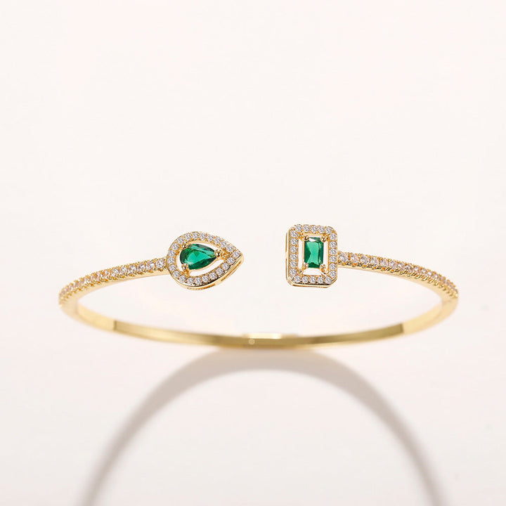 Elegante gouden armband met verfijnde details