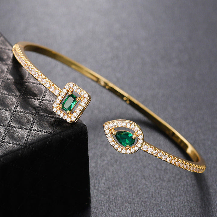 Elegante gouden armband met verfijnde details