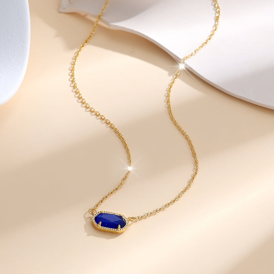 Elegante gouden ketting met ovale saffier