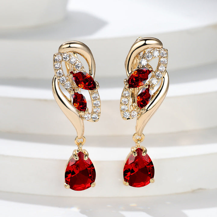 Elegante gouden oorbellen met subtiele zirkonia details