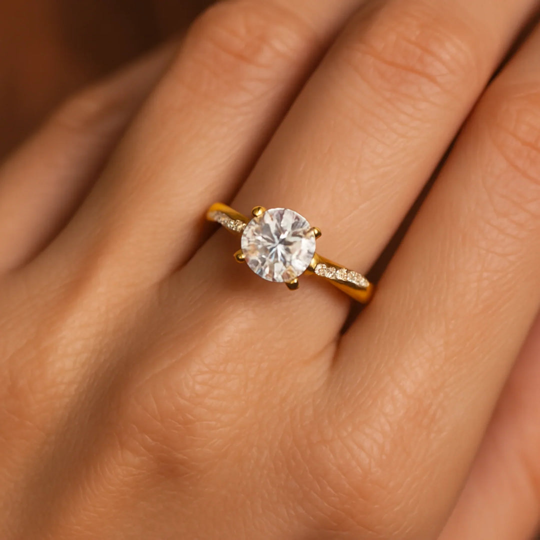 Elegante ring met kristallen in goud en zilver