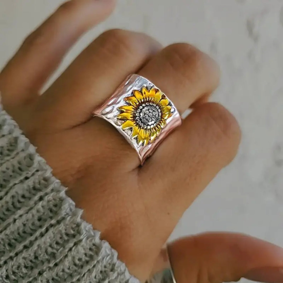 Zilveren ring met zonnebloemontwerp