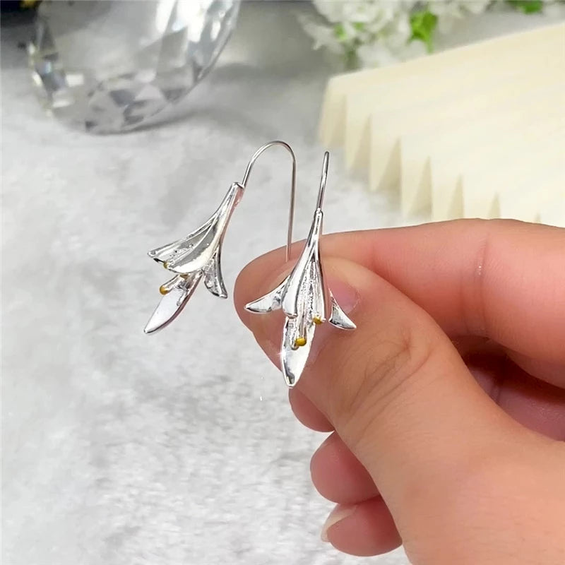 Zachte bloesem oorbellen van zilver met delicate details