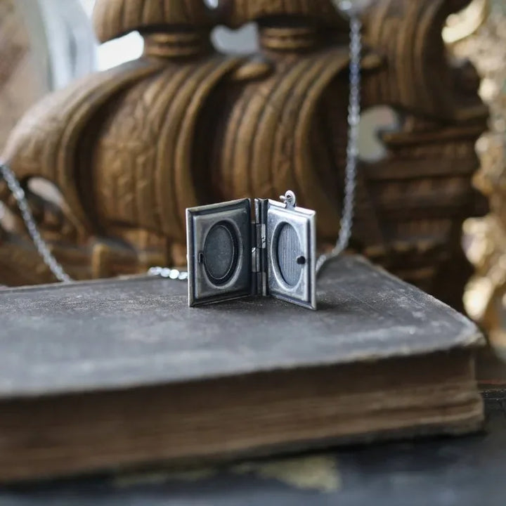 Vintage Kat Boek Hanger Ketting – Draaibare Pagina Ontwerp
