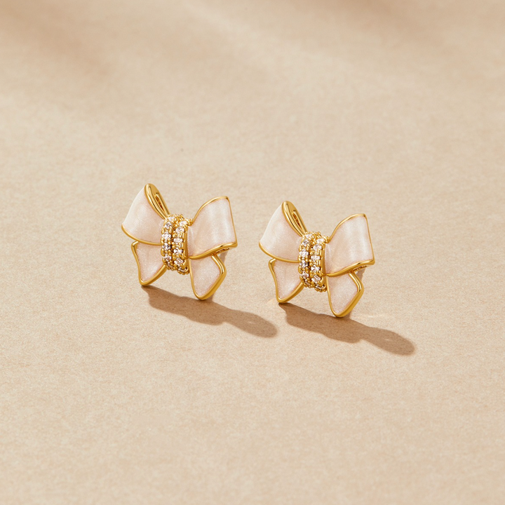 Elegante oorbellen van kristal met een verfijnde strik