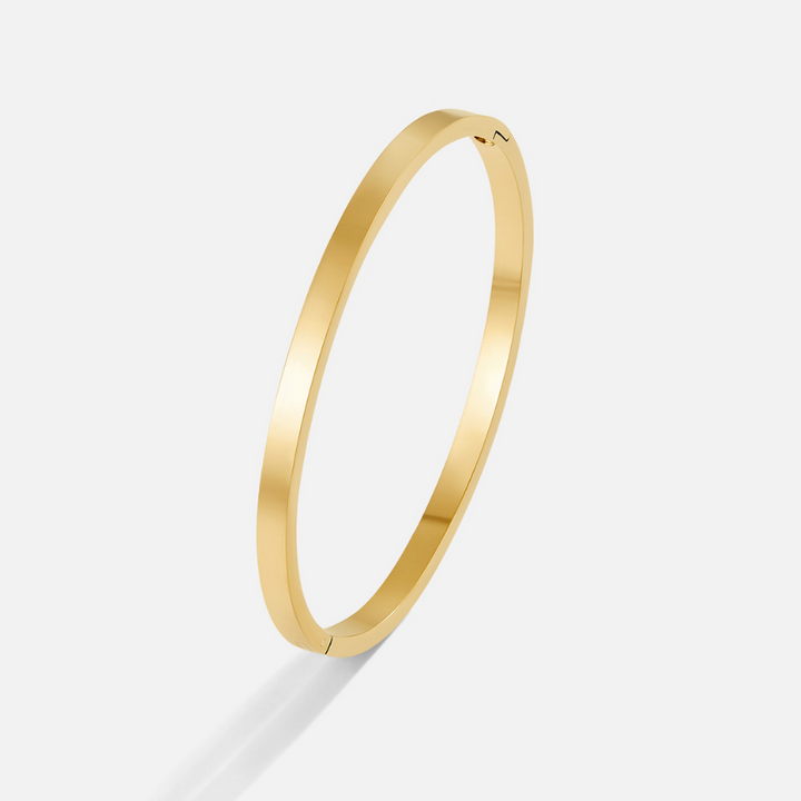 Elegante gouden armreif met verfijnde lijnen