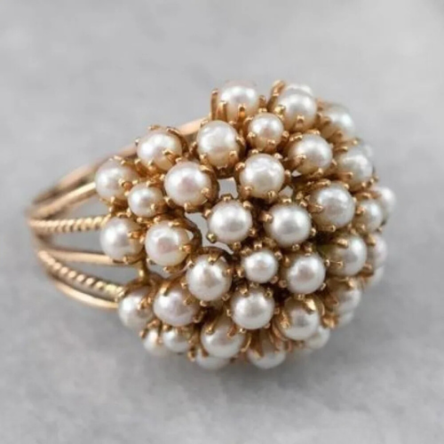 Verfijnde roségouden ring met een subtiele bloem