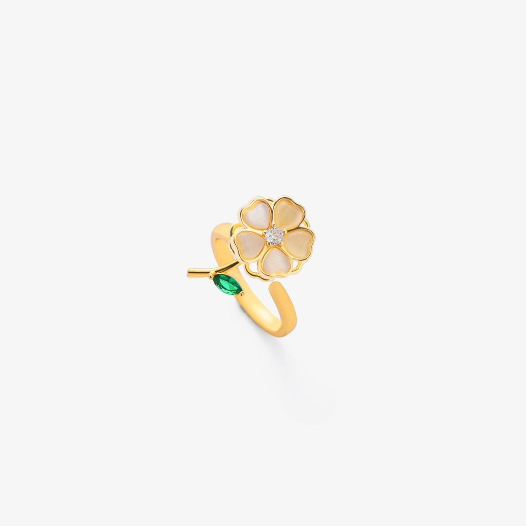 Elegante gouden ring met draaiende bladeren