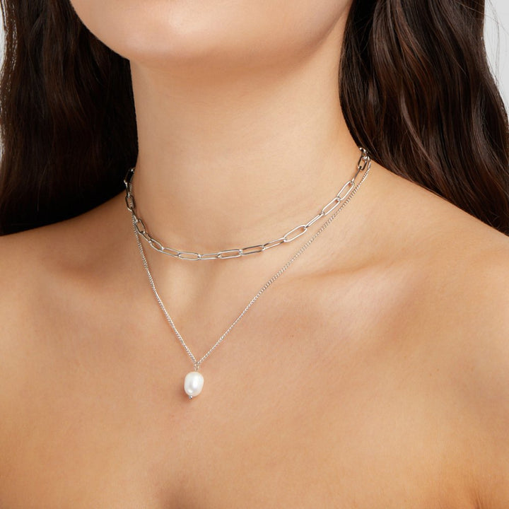 Elegante zilveren ketting met parels