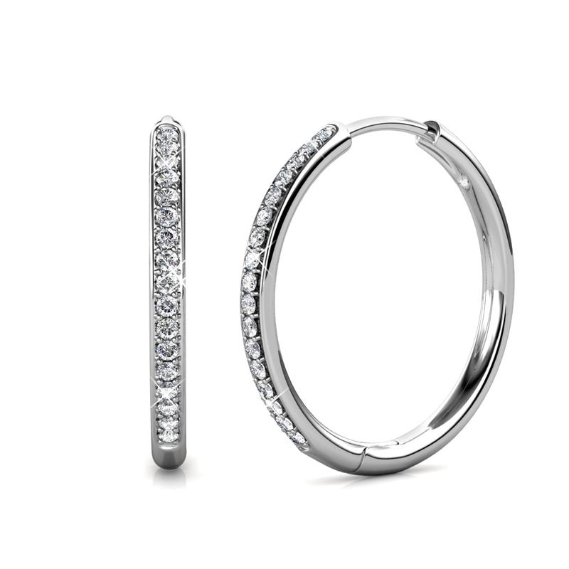Elegante oorbellen van wit goud met subtiele zirkonia details