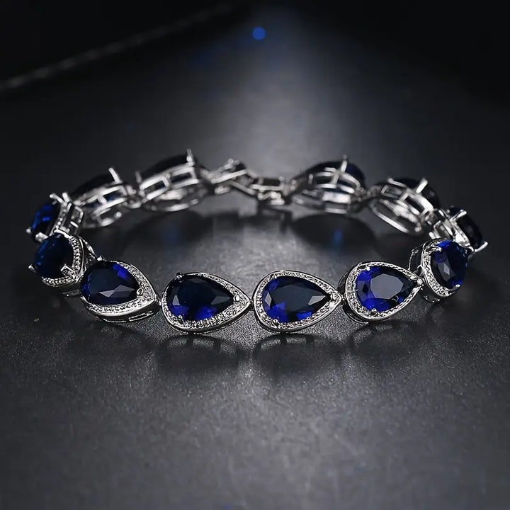 Verfijnde witgouden armband met delicate details