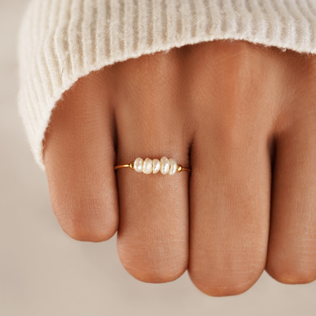 Elegante zoetwaterparelring in zilver