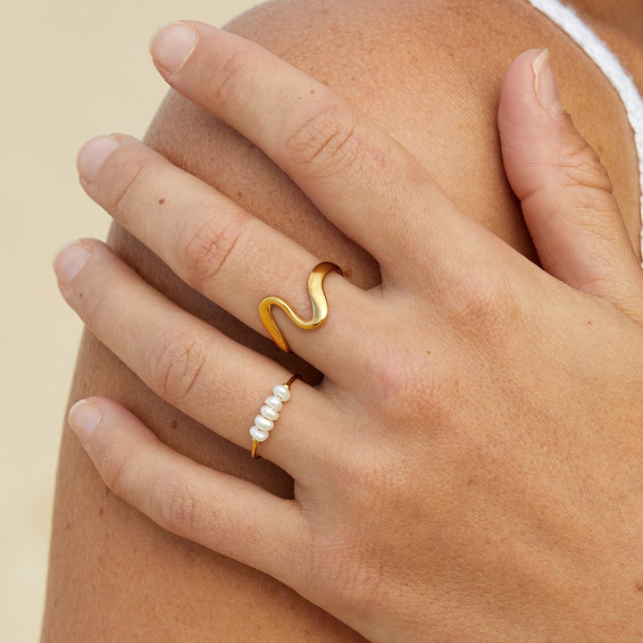 Elegante zoetwaterparelring in zilver