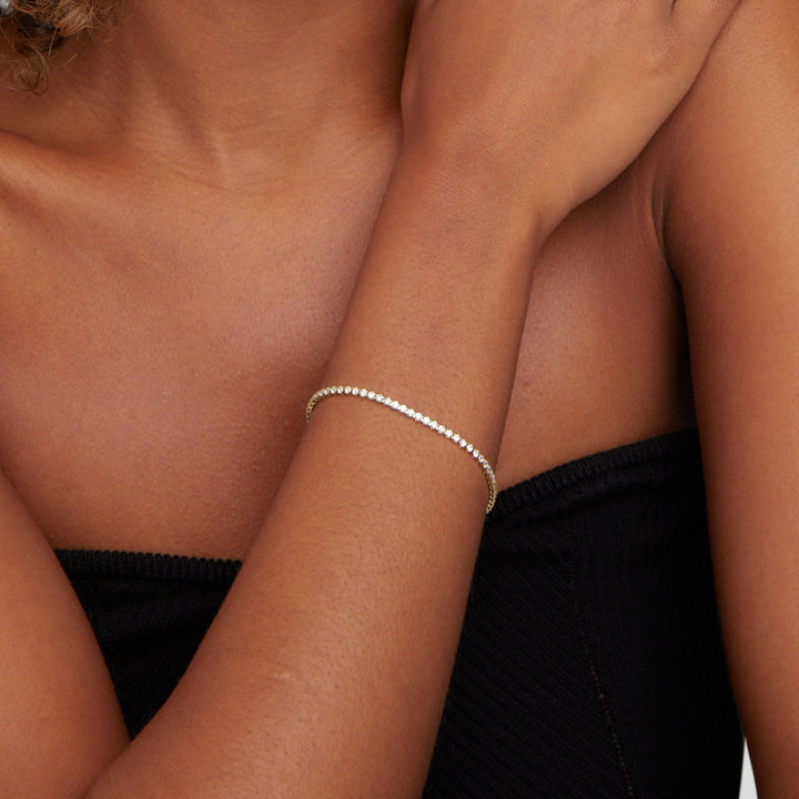 Elegante zilveren tennisarmband met subtiele zirkonia's