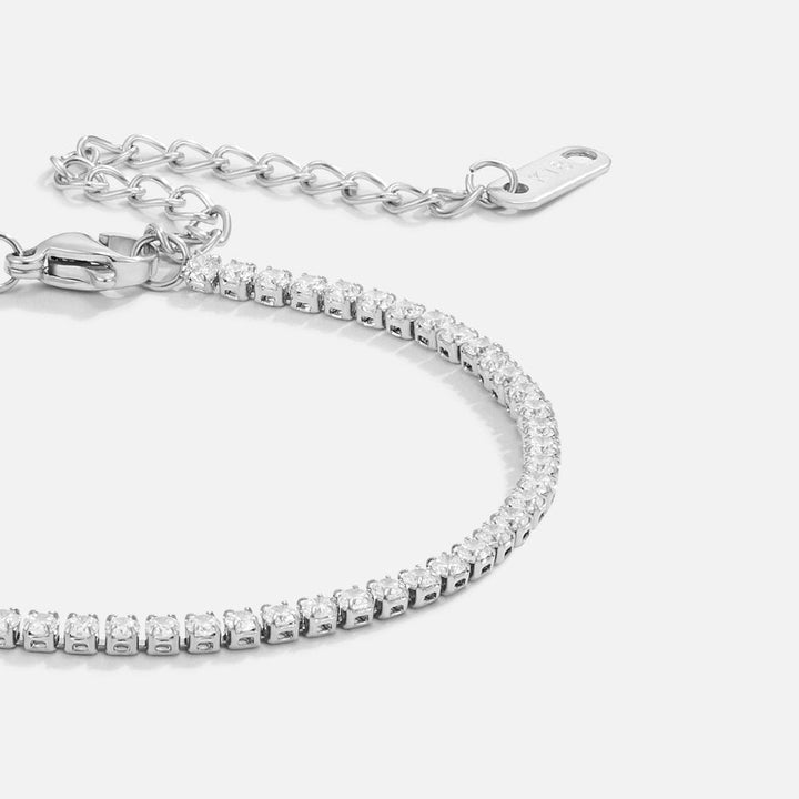 Elegante zilveren tennisarmband met subtiele zirkonia's