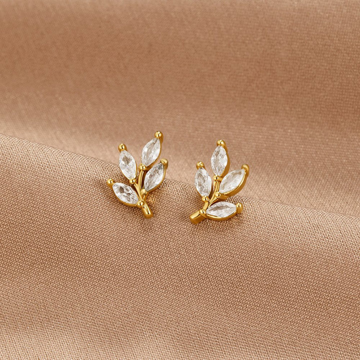 Elegante oorbellen van kristal met bladmotief