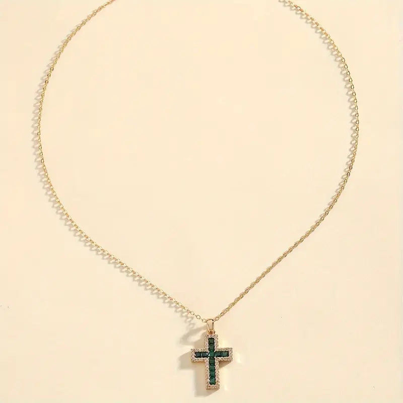 Elegante gouden ketting met smaragd kruis hanger