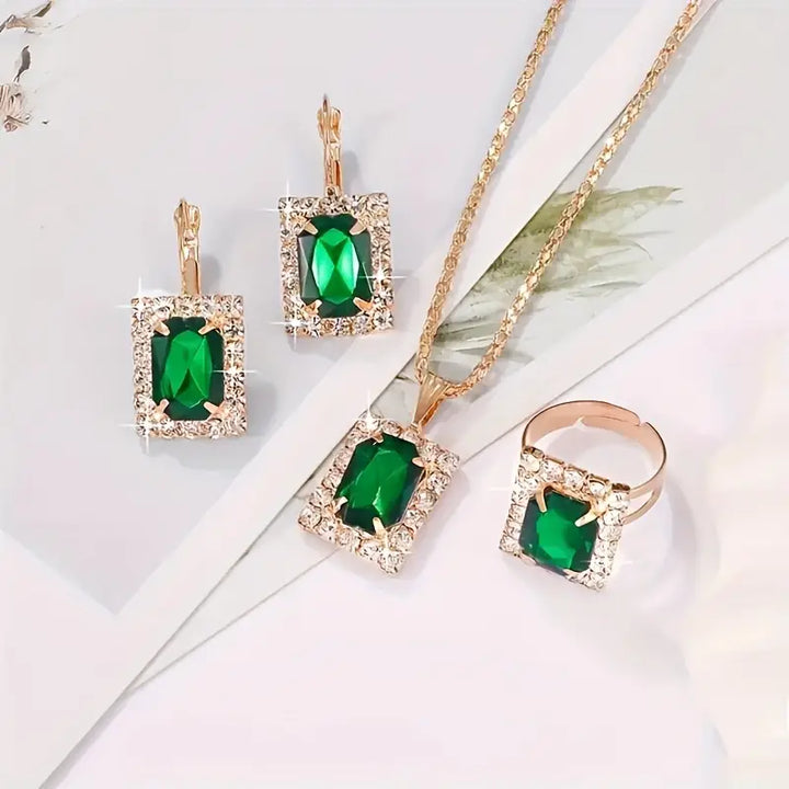 Elegante witgouden ketting met subtiele groene zirkonia