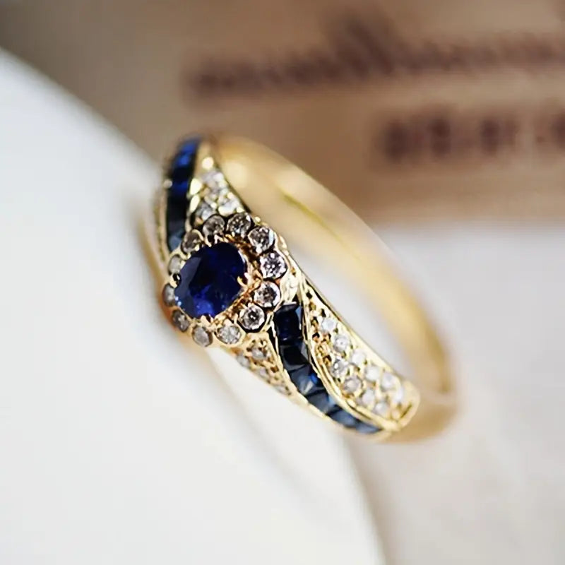 Verfijnde gouden ring met een subtiele glans