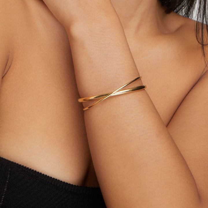 Elegante gouden armband met een verfijnde twist