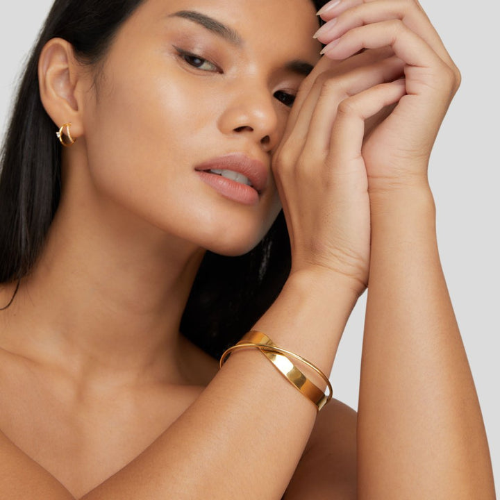 Elegante gouden armband met verfijnde details