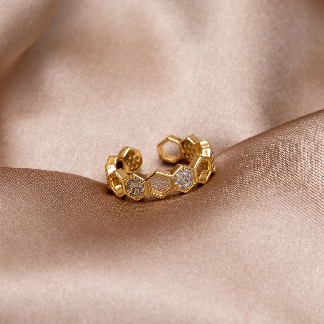 Verfijnde gouden ring met sprankelende kristallen
