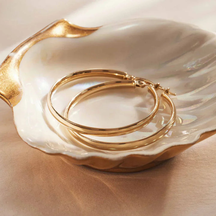 Elegante oorbellen van wit goud met verfijnde details