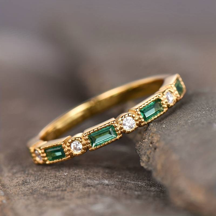Elegante gouden ring met groene zirkonia