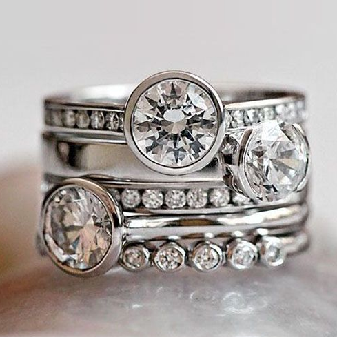 Elegante zilveren en kristallen ring