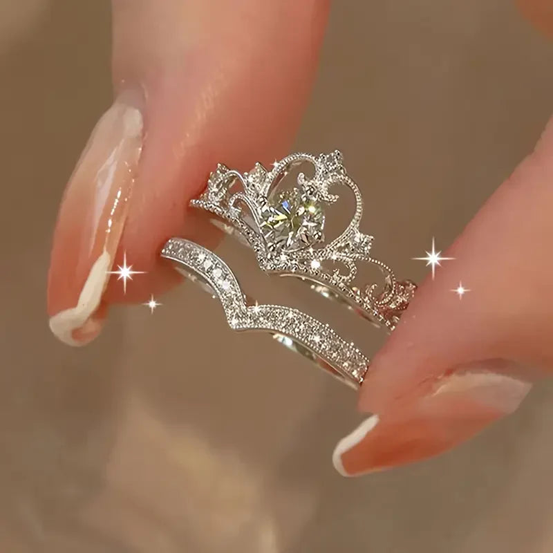 Elegante zilveren ringset met glanzende kroon