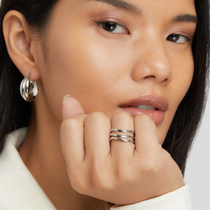 Zilveren ring met verfijnde gelaagde details