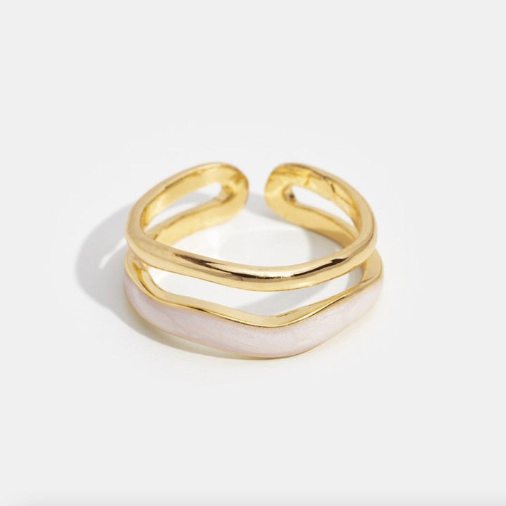 Gelaagde ring van zilver met verfijnde details
