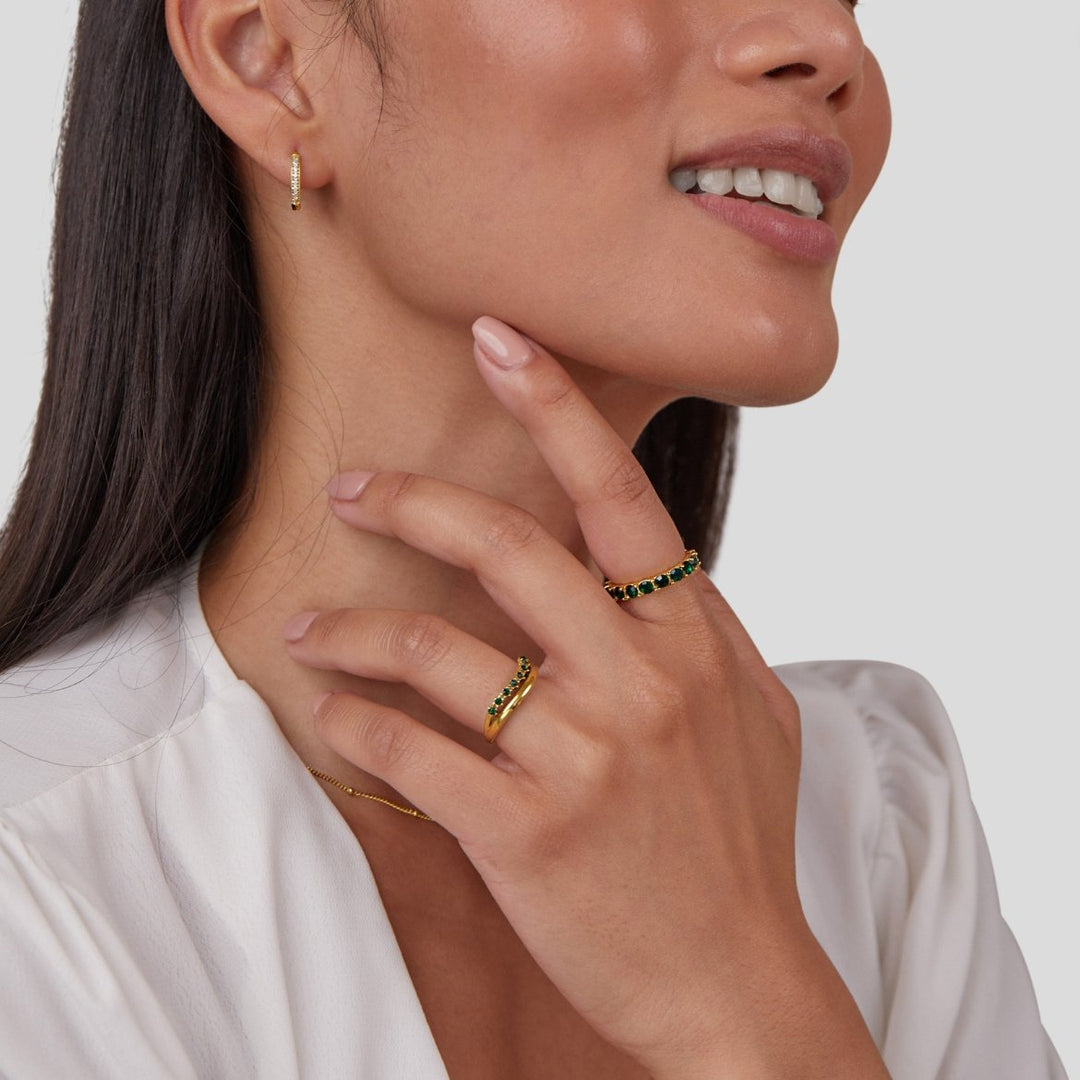 Elegante, smaragdgroene ring met verfijnde lagen