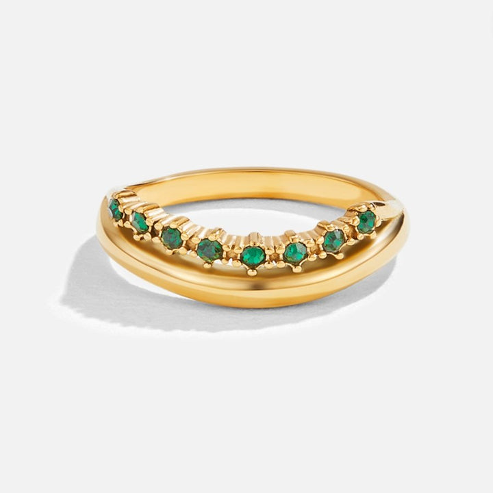 Elegante, smaragdgroene ring met verfijnde lagen
