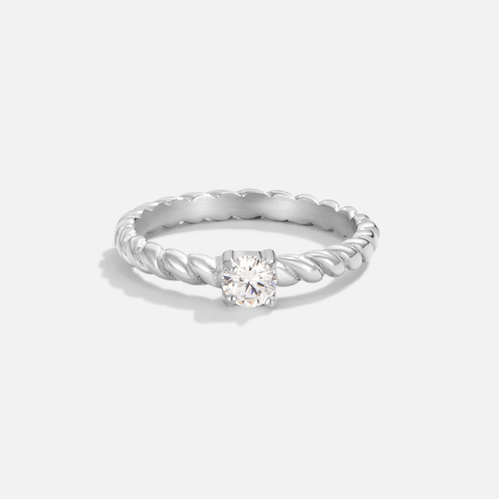 Elegante zilveren ring met verfijnde kristallen details