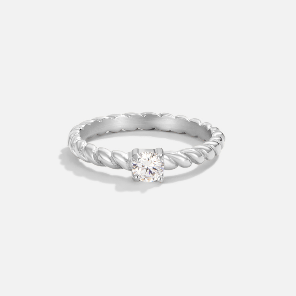 Elegante zilveren ring met verfijnde kristallen details