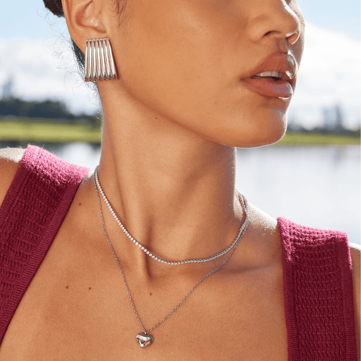 Elegante zilveren oorbellen met subtiele zirkonia details