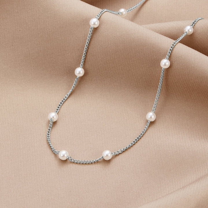 Elegante zilveren ketting met parel en verfijnde details