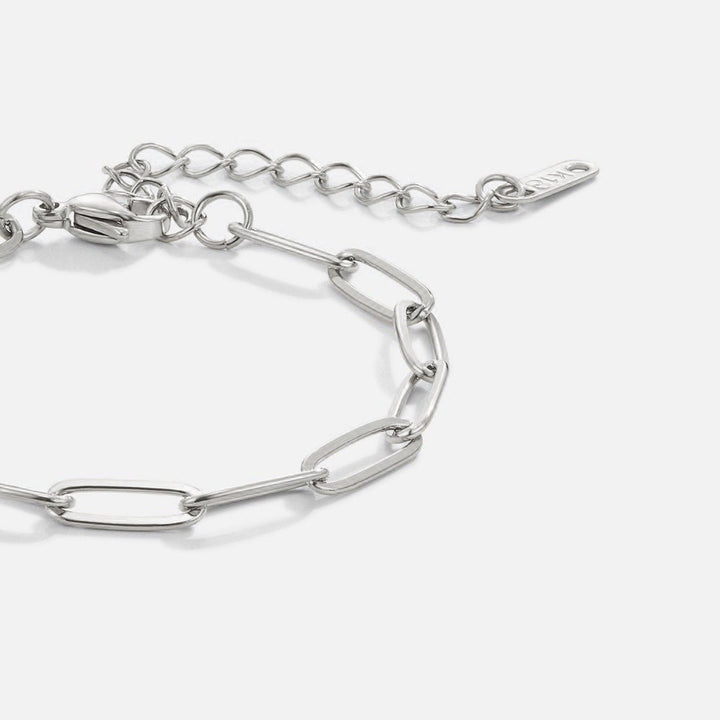 Minimalistische zilveren armband met elegante schakels