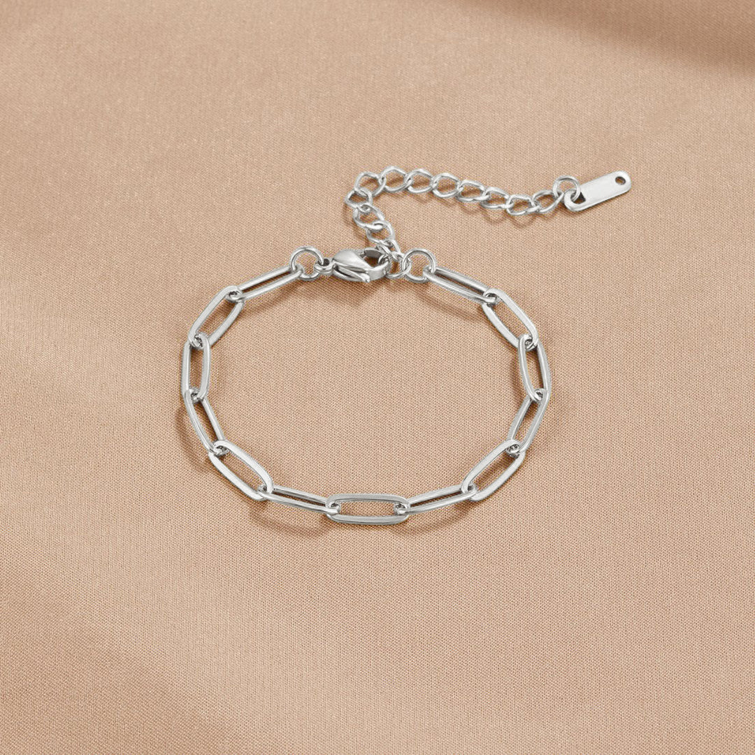 Minimalistische zilveren armband met elegante schakels