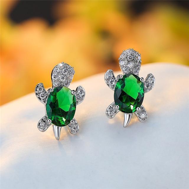 Elegante zilveren oorbellen met zirkonia en zeewierdesign
