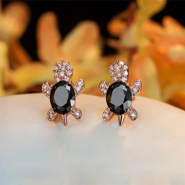 Elegante zilveren oorbellen met zirkonia en zeewierdesign