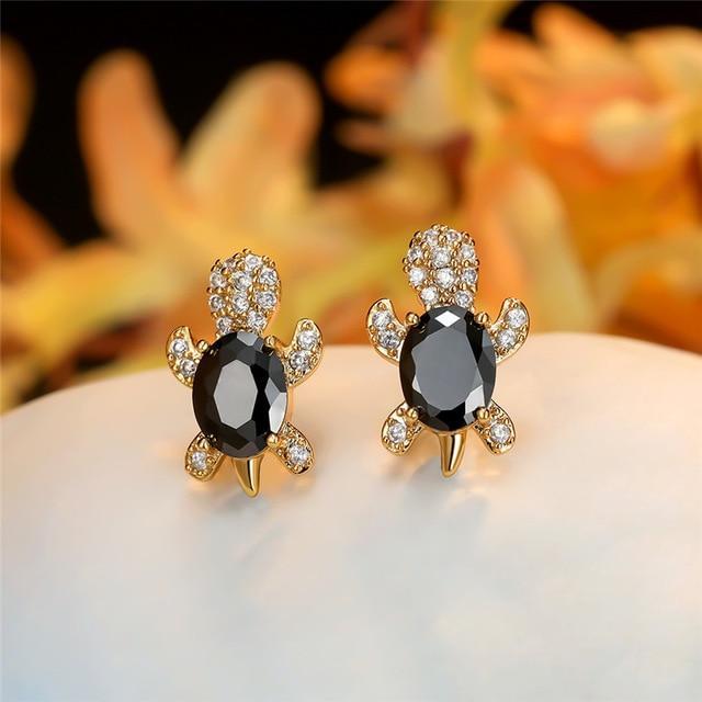 Elegante zilveren oorbellen met zirkonia en zeewierdesign
