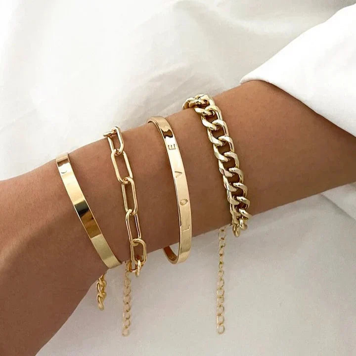Elegante gouden armbandset met verfijnde details