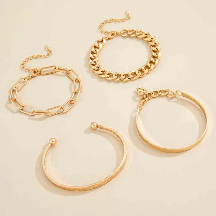 Elegante gouden armbandset met verfijnde details